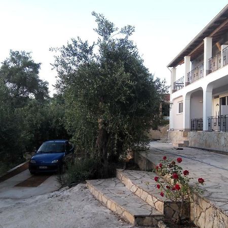 Helios & Elia Family Apartment Liapades Buitenkant foto